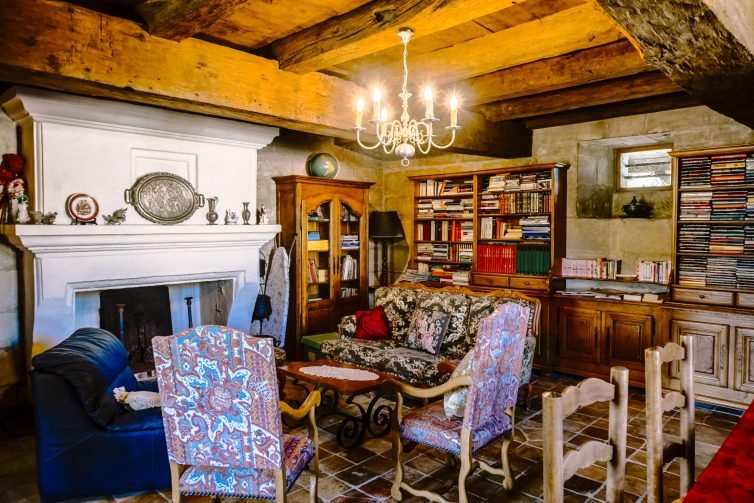 Templars Castle, Bibliothèque, Room 23, french holiday chateau, castle rental france, french chateau accommodation (3)